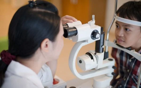 Cận thị ở trẻ em và những điều cần biết