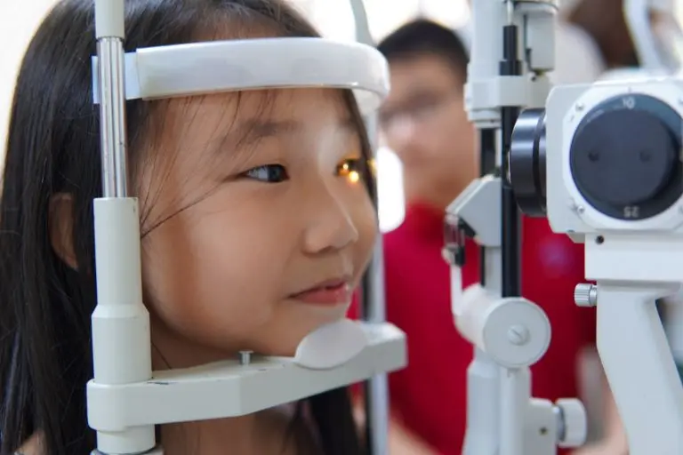 Tân mạch hắc mạc, một biến chứng nguy hiểm của cận thị nặng